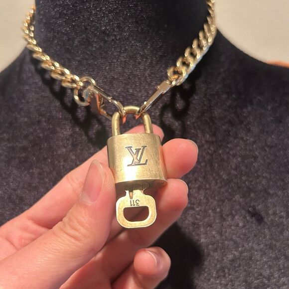 Louis Vuitton #311 Lock and Key Gold Brass with new unbranded chain - Picture 2 of 6